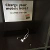 A partir de ahora podrás utilizar gratis los cargadores de teléfonos móviles que tenemos en la sala de espera de clientes, así no tendrás que preocuparte de cargarlo en el viaje, o de camino a recoger el coche.