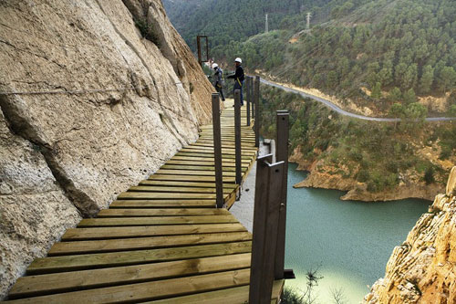 Work on Caminto del Rey