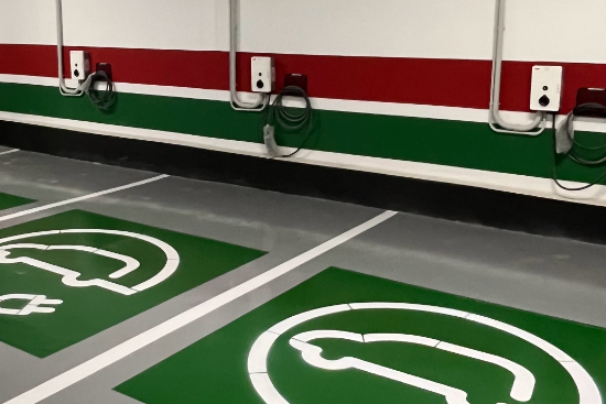 Estaciones de carga para coches eléctricos en el parking del aeropuerto de Málaga