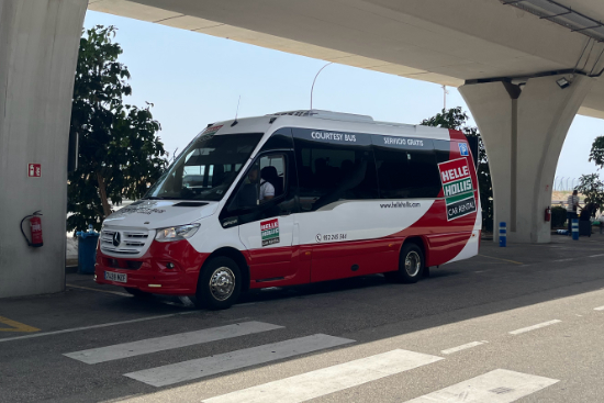 Autobús de cortesía en el aeropuerto de Málaga
